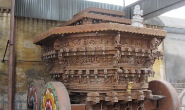 26 அடி உயரமுள்ள மரத்தேர் கிராமத்தில் வெள்ளோட்டம்