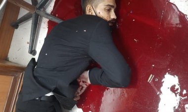 வக்கீல் உடையில் டெல்லி நீதிமன்றத்தில் கொலையாளிகள்! துப்பாக்கியில் சுட்டு நான்கு பேர் பலி!