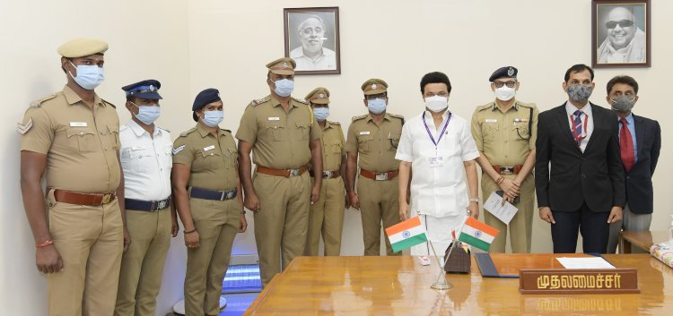 காவலர் முதல் ஆய்வாளர் வரை இலவசமாக பயணிக்கலாம்! முதல்வர் அறிவிப்பு!