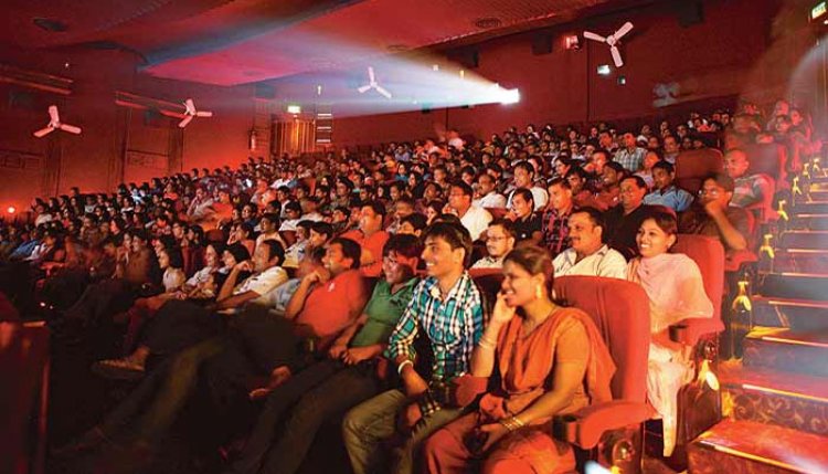 நவம்பர் முதல் சினிமா தியேட்டர்களில் முழு இருக்கையும் நிரப்ப அனுமதி! கொரோனா தளர்வு பற்றின முழு விவரங்கள்!