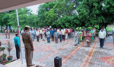 காவல் அலுவலகத்தில் அரசியல் சாசன உறுதிமொழி!