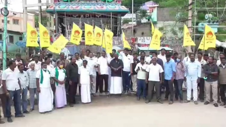 இடஒதுக்கீடு ரத்தை எதிர்த்து பா.ம.க.வினர் போராட்டம்!