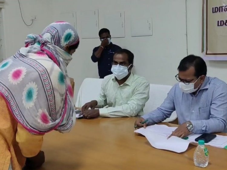 சலைக்காமல் மனு பெற்ற கலெக்டர் அமர் குஷ்வாஹா!