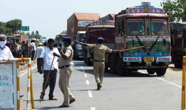 கடத்தல் லாரிகளை மடக்கக் கூடாது! போலிசாருக்கு உயர் அலுவலர்கள் உத்தரவாம்?