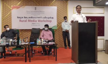 ஊடகவியலாளர்கள் சமுதாயத்தில் உள்ள ஏற்றதாழ்வுகளை போக்கிட உதவுவார்கள்! கலெக்டர் நம்பிக்கை!