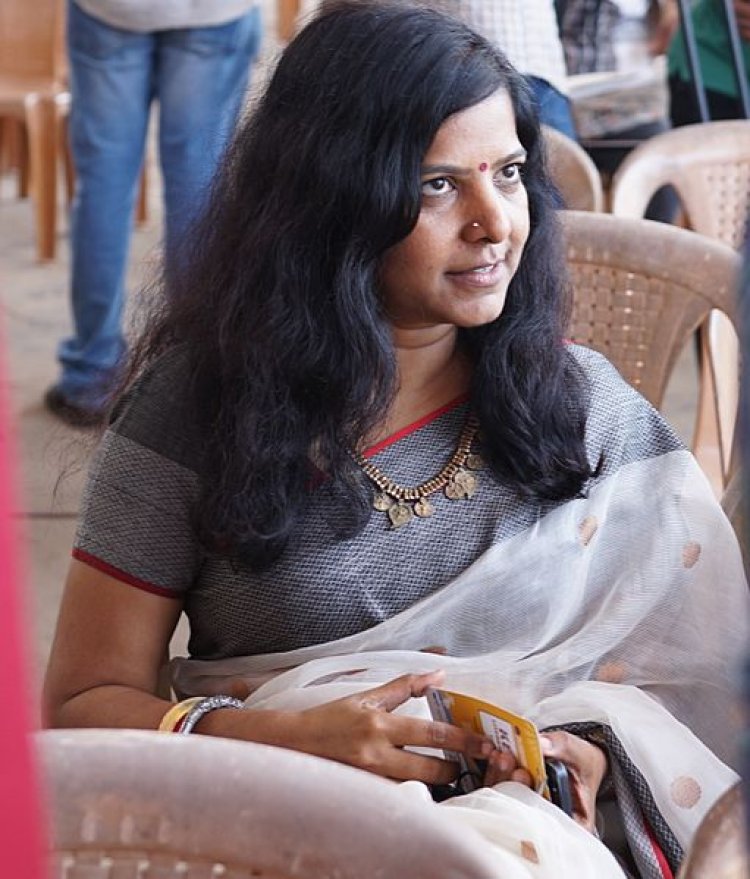 மீ டூ: லீனா மணிமேகலையின் பாஸ்போர்ட்டை திரும்ப ஒப்படைக்க சென்னை உயர்நீதிமன்றம் உத்தரவு!