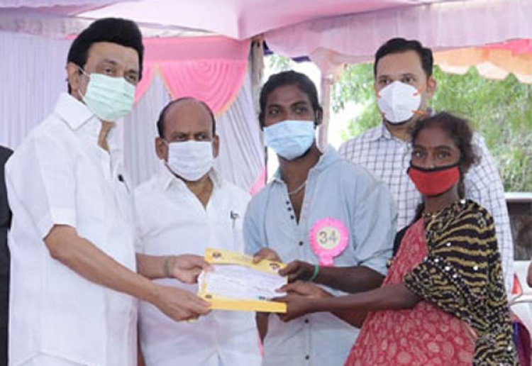 அரசு அலுவலர்களின் அடாவடி! முதல்வர் திட்டத்திலேயே குளறுபடி! முற்றுகையிட்ட நரிக்குறவர்கள்!!