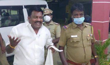 நாயுடு சமூக பெண்களை தரக்குறைவாக பேசிய வழக்கறிஞர் முத்துக்குமரன் மீது மீண்டும் புகார்!