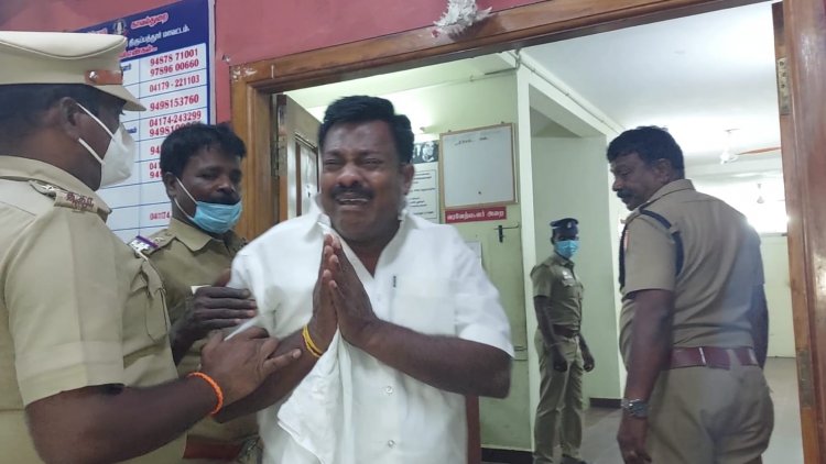 எம்.எல்.ஏ.வின் மனைவியை ஆபாசமாக பேசிய வழக்கறிஞர் சிறையில் அடைப்பு! தேம்பி தேம்பி அழுதார்!