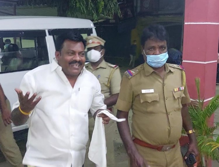 நாயுடு சமூக பெண்களை தரக்குறைவாக பேசிய வழக்கறிஞர் முத்துக்குமரன் மீது மீண்டும் புகார்!