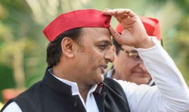 தந்தை முலாயம் சிங்கை விஞ்சிய கூல் அகிலேஷ்! 2024 தேர்தலில் டமால் டுமில்!