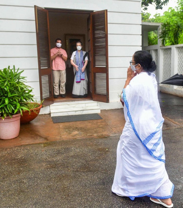 வாங்க பழகலாம்! பா.ஜ.க.வை குப்புற கவிழ்க்க காங்கிரசை அழைக்கும் மம்தா! அரசியல் பரபரப்பு!
