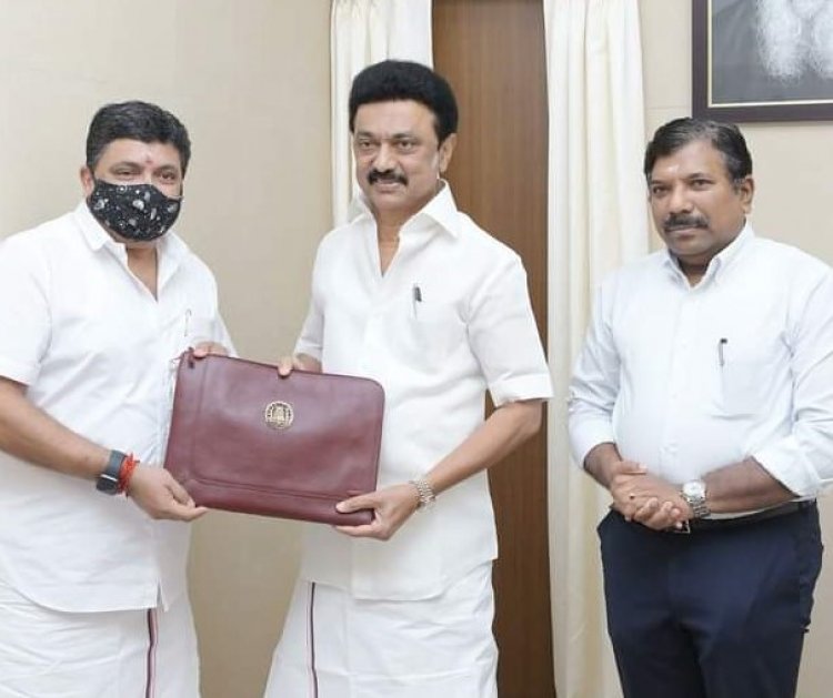 சமூக ஊடகங்களுக்கு பட்ஜெட்டில் கிடுக்கிபிடி!