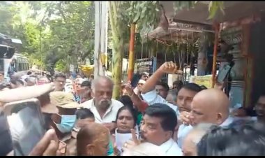 மண்டபத்தை இடிக்க மக்கள் எதிர்ப்பு! கவுன்சிலர் சப்போர்ட்!