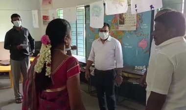 பள்ளிகூடம் வந்த பாம்பு! ஆட்சியரும் ஓடோடி வந்தார்!