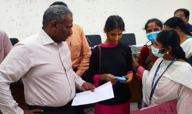 மனிதாபிமான மருத்துவர்கள்!வழியனுப்பிய கலெக்டர்!