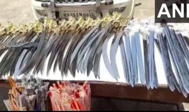 89 வீச்சறிவாள்கள் பறிமுதல்! நால்வர் கைது!