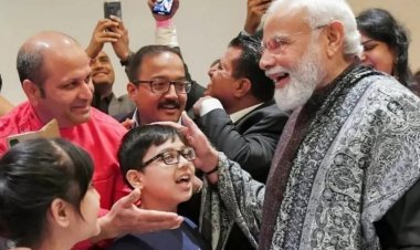 மோதி முன்  என் குழந்தை பாடிய பாட்டை அரசியலுக்கு பயன்படுத்தாதீங்க! ஜெர்மனி தந்தை வேண்டுகோள்!