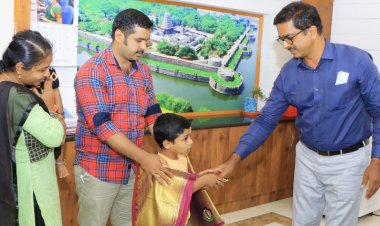 தேதியை சொல்லுங்க கிழமையை சொல்றேன்! குழந்தையை பார்த்து வியந்த கலெக்டர்!