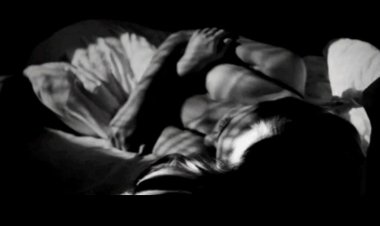 கணவனுடன்  தொடர்பு எதிரொலி! கள்ளக்காதலியை செக்ஸ் வீடியோ எடுத்து டார்ச்சர்! ஐவர் கைது!!