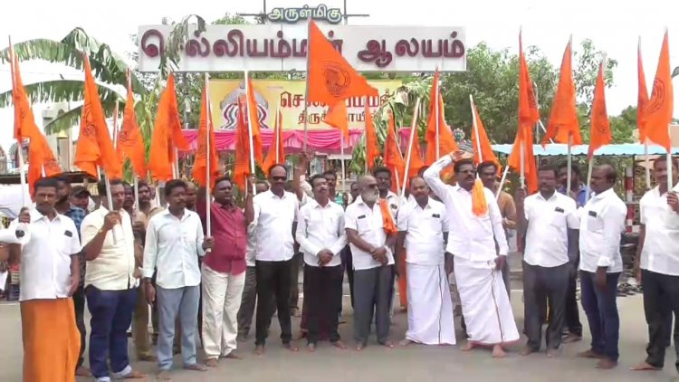 ஆலயத்துக்குள் செருப்பு:- திமுகவினரை கண்டித்து ஆர்பாட்டம்!