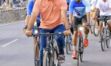 சைக்கிளில் வலம் வந்த வேலூர் கலெக்டர்!