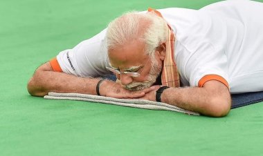 மைசூரு அரண்மனை வளாகத்தில் பிரதமர் மோடி யோகா!