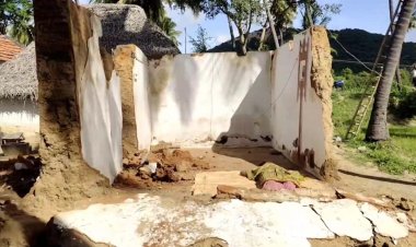 அதிகாரிகளின் ஒப்பற்ற சேவையால்? முதிய வயது சகோதரிகள் சுவர் இடிந்து மடிந்தனர்!