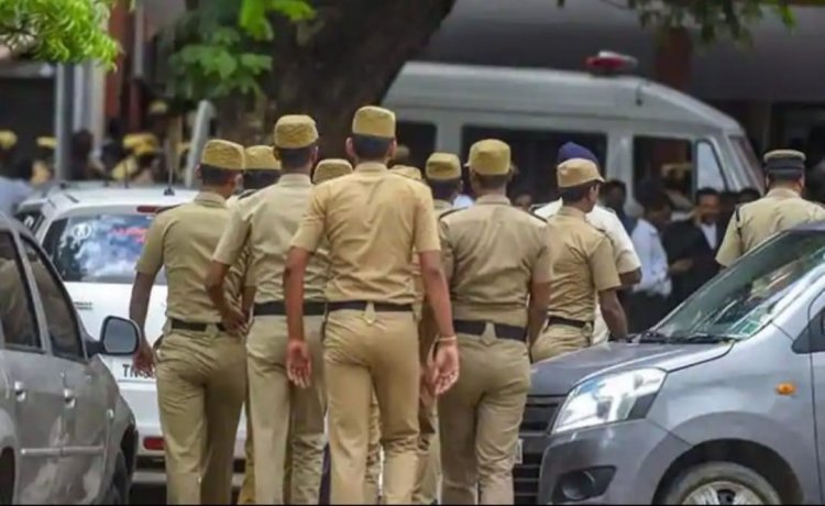 உயரதிகாரிகள் வீடுகளில் ஆர்டர்லியாக வேலை பார்க்கும் போலிசார்!