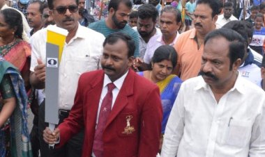 கொட்டும் மழையில் ஒலிம்பியாட் விழிப்புனர்வு! ஆர்வத்துடன் ரசித்த ஆட்சியர்!!