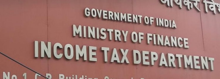 வேலுமணியை குறிவைத்து சோதனை:-