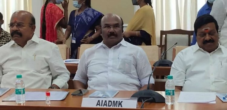 முன்னாள் அமைச்சர் ஜெயக்குமாரின் சிறு பிள்ளைத்தனம்!