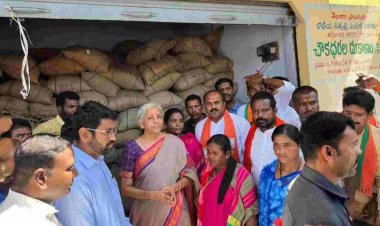 மாவட்ட ஆட்சியர்களை எச்சரித்த அமைச்சர் நிர்மலா சீதாராமன்!