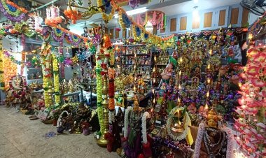 இயேசு பிறப்பை கொலுவில் வைக்கும் தம்பதி! 30,000 கைவினை பொம்மைகள் வைத்து அசத்தல்