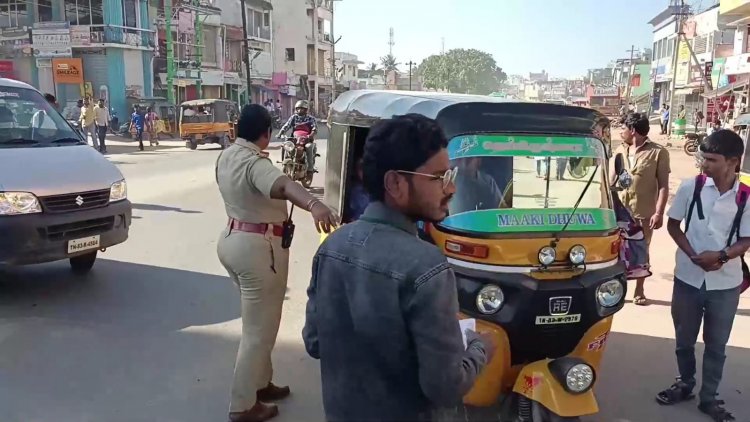 ஆட்டோ கவிழ்ந்து பள்ளி குழந்தைகள் காயம்! ஓடி ஓடி சோதனை செய்த போலிஸ்!!