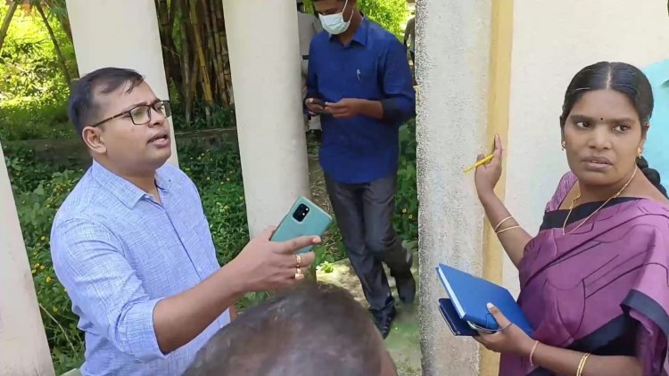 சரக்கு பார் போல் காட்சியளிக்கும் ஏலகிரி திரையரங்கு!