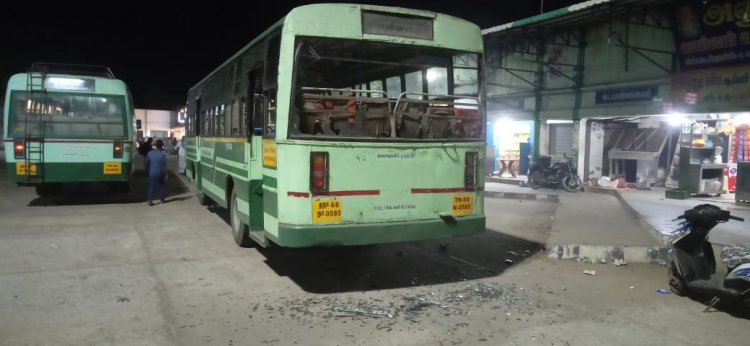 அரசு பேருந்துகளின் கண்ணாடியை உடைத்த மர்ம நபர்கள்!