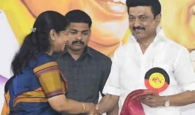 அப்பா இல்லாத இடத்தில் அண்ணா உங்களை பார்க்கிறேன்!  ஸ்டாலினை பார்த்து கண்கலங்கிய கனிமொழி!