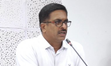 தமிழில் கோப்பு பார்க்கும் அலுவலருக்கு ஆட்சியர் தரும் பரிசு!