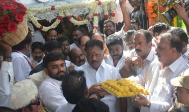 எம்.ஜி.ஆர். நினைவு இல்லத்தில் ஓ.பன்னீர்செல்வம் கொடி ஏற்றி சமாதான புறவை பறக்கவிட்டார்!