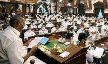 எடப்பாடி பழனிசாமி அருகில் ஓ.பன்னீர் செல்வம் அமர்ந்தார்! சட்டசபையில் அமளி!