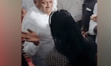 பொது இடத்தில் பெண்ணை அறைந்த அமைச்சர்!