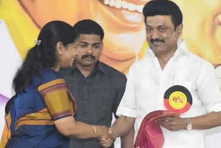 அப்பா இல்லாத இடத்தில் அண்ணா உங்களை பார்க்கிறேன்! ஸ்டாலினை பார்த்து கண்கலங்கிய கனிமொழி!
