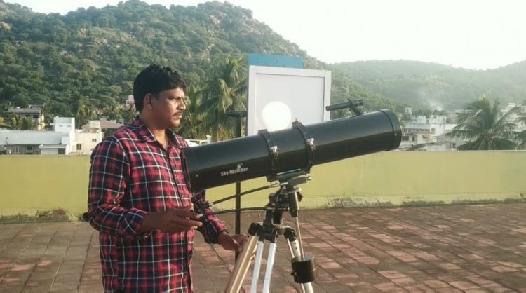 பைனாகூலரில் சூரியகிரகணம் பார்த்த விஐபிக்கள்!