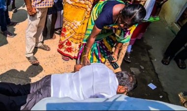 டாஸ்மாக் ஊழியர்களின் காலில் விழுந்து கெஞ்சிய எம் .எல். ஏ.!