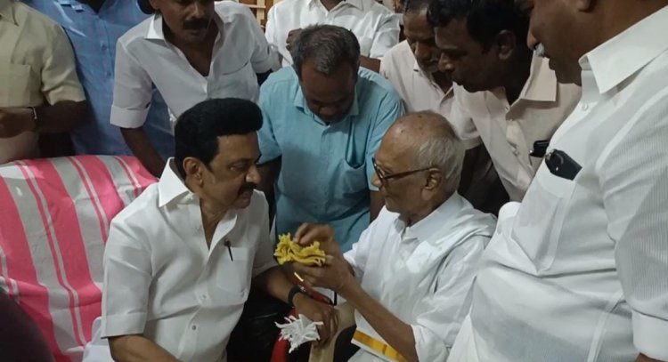 தாய் மாமாவை சந்தித்து நெகிழ்ந்த முதலமைச்சர் மு.க.ஸ்டாலின்!