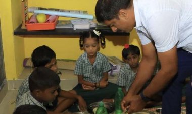 பள்ளிக்கூடத்தில் துடப்பம் கூட இல்லையா?கடுப்பான ஆட்சியர்!