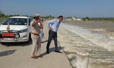 பாலாற்று தண்ணீரை வரவேற்ற ஆட்சியர்!