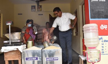 ரேஷன் கடையில் திடீர் சோதனை நடத்திய கலெக்டர்!