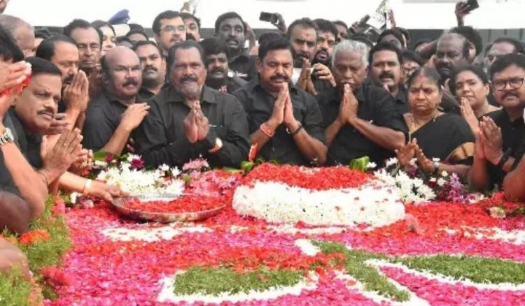 ஜெயலலிதாவுக்கு கண்ணீரோடு அஞ்சலி செலுத்திய கட்சியினர்- பொதுமக்கள்!